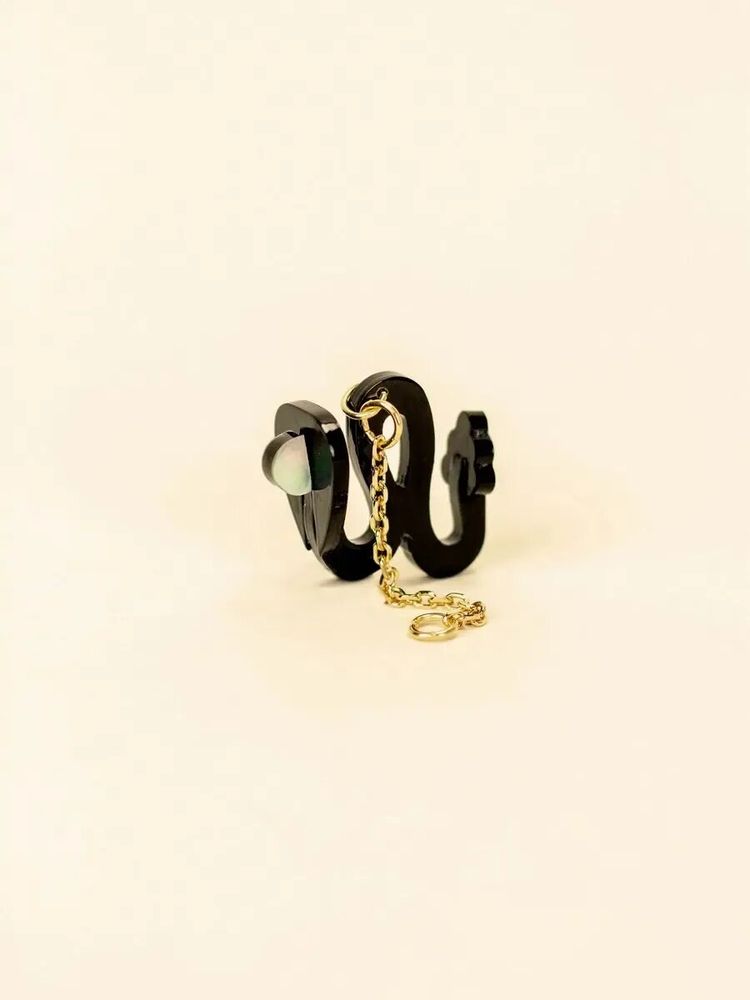 Bijoux - Bijou d'oreille Serpent en corne noire et nacre - L INDOCHINEUR X RIVÊT