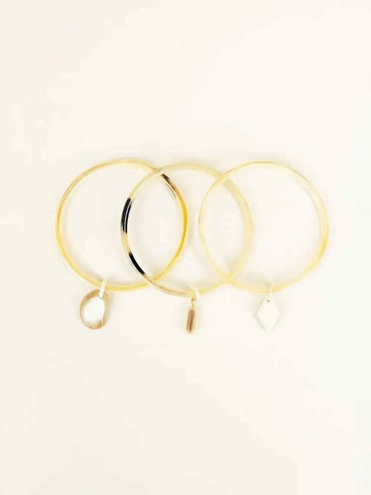 Bracelets - Set de 3 joncs à breloques en corne blonde taille S - L INDOCHINEUR X RIVÊT