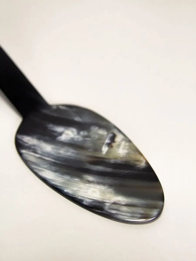 Couverts & ustensiles de cuisine - Pelle à tarte en corne avec manche laqué bleu - L INDOCHINEUR X RIVÊT