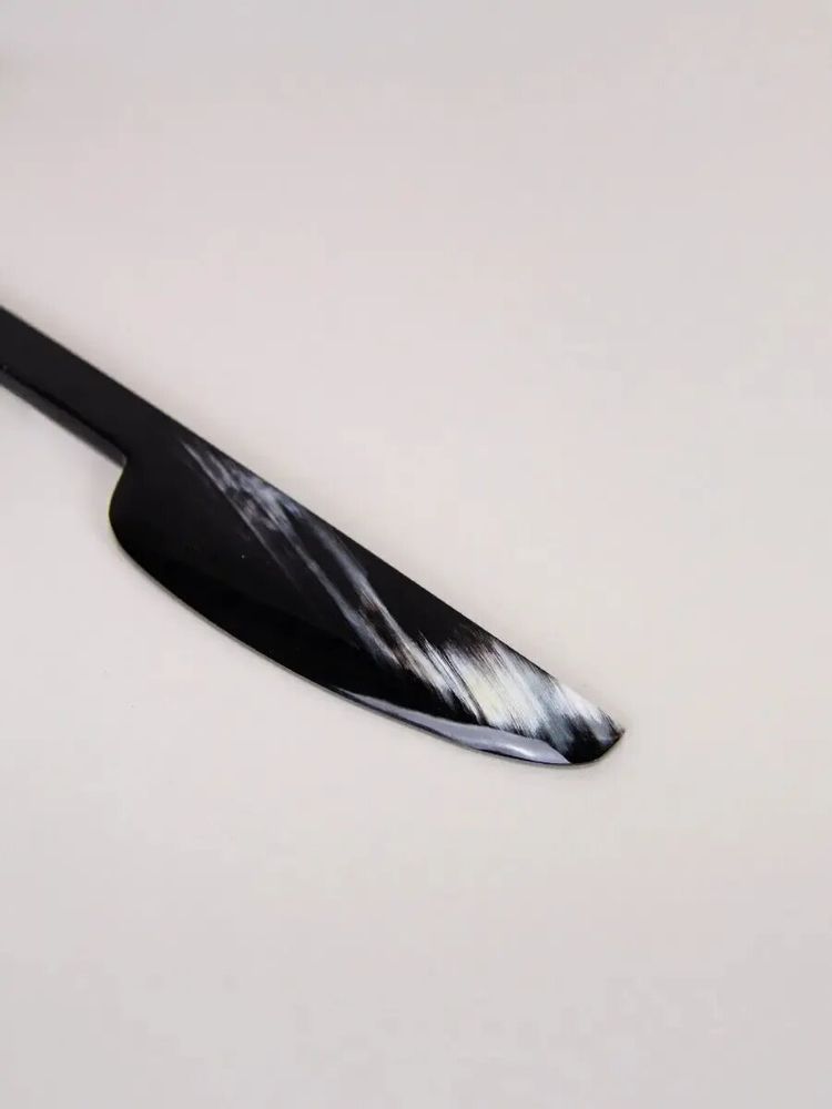 Couverts & ustensiles de cuisine - Couteau à beurre en corne noire avec manche laqué sable - L INDOCHINEUR X RIVÊT