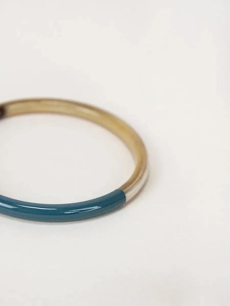 Bracelets - Single bangle in blond horn with blue gray lacquer size M - L INDOCHINEUR X RIVÊT