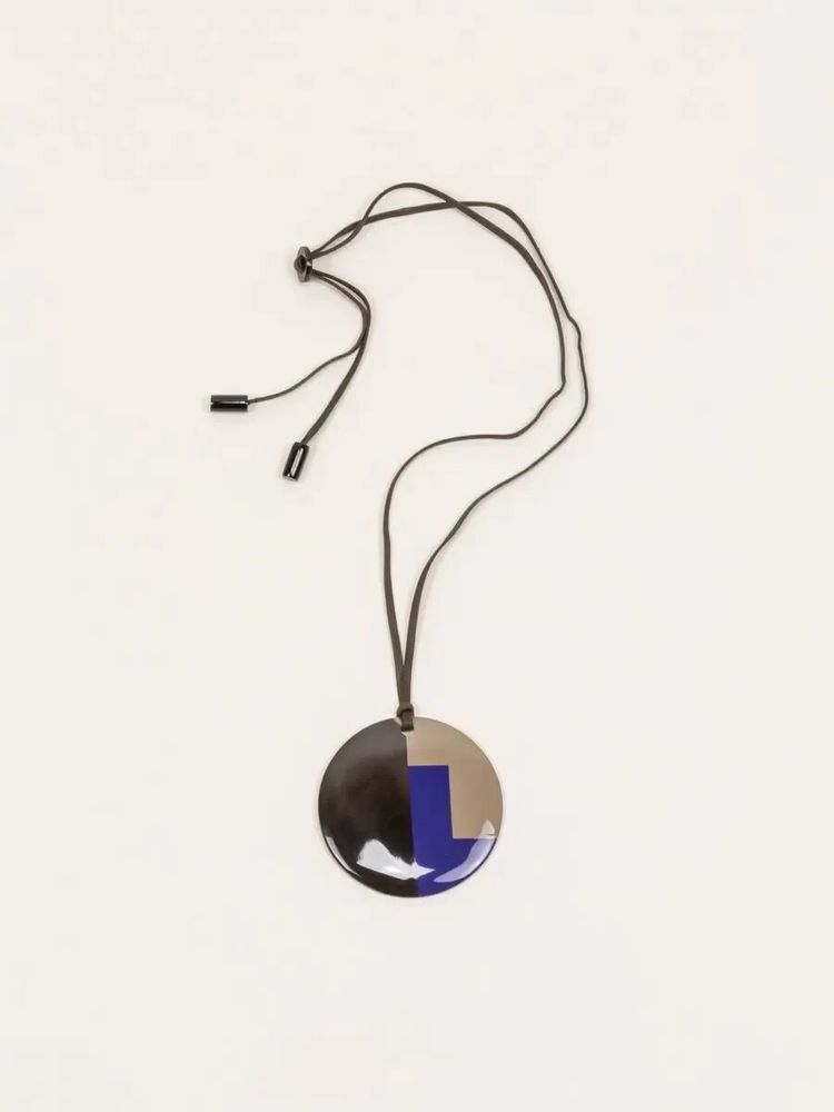 Bijoux - Pendentif rond sabot de buffle et laque jaune bleu - L INDOCHINEUR X RIVÊT