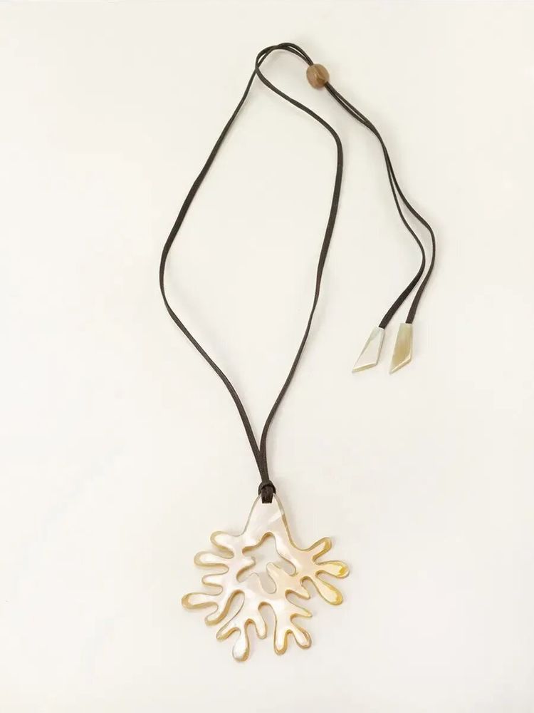 Bijoux - Pendentif grand corail en corne noire Afrincaine - L INDOCHINEUR X RIVÊT