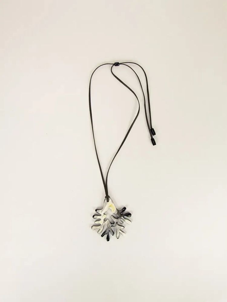 Bijoux - Pendentif grand corail en corne noire Afrincaine - L INDOCHINEUR X RIVÊT