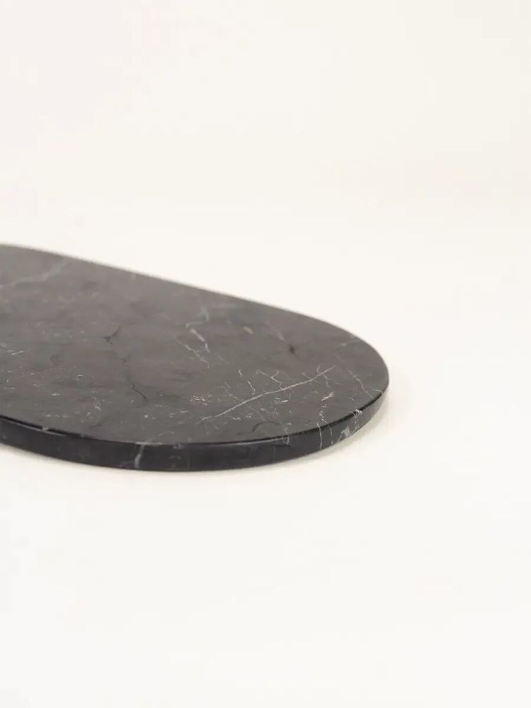 Kitchen utensils - Oval cutting board in black stone - L INDOCHINEUR X RIVÊT
