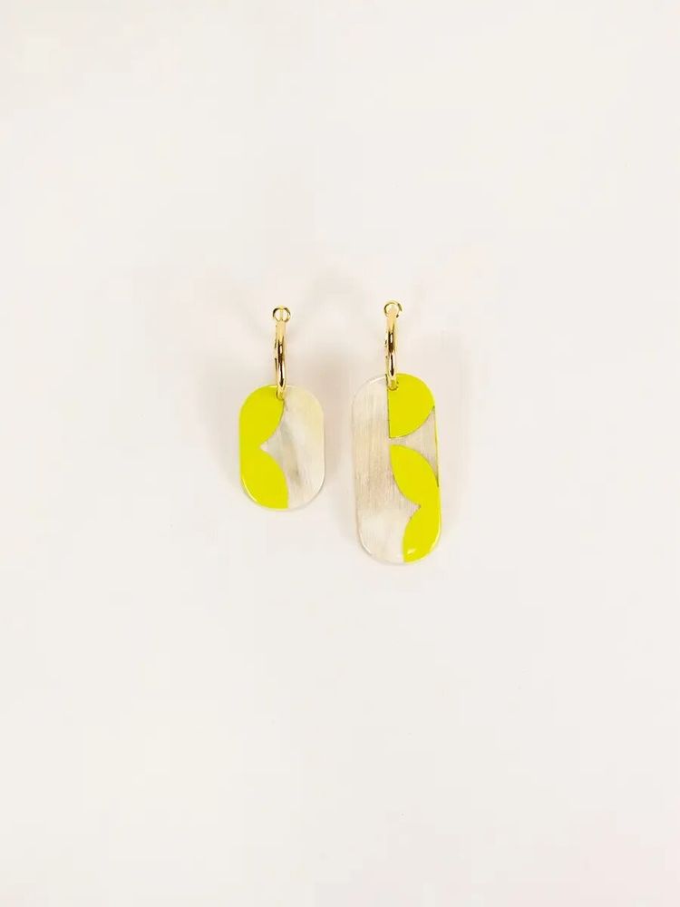 Jewelry - Nymphe Mini hoop earrings in blond horn and Lime lacquer - L INDOCHINEUR X RIVÊT