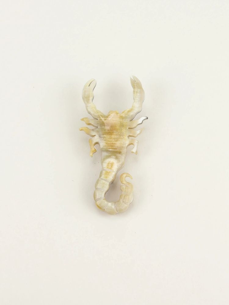 Brooches - Scorpion brooch in blond horn - L INDOCHINEUR X RIVÊT