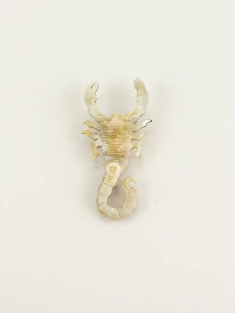 Brooches - Scorpion brooch in blond horn - L INDOCHINEUR X RIVÊT