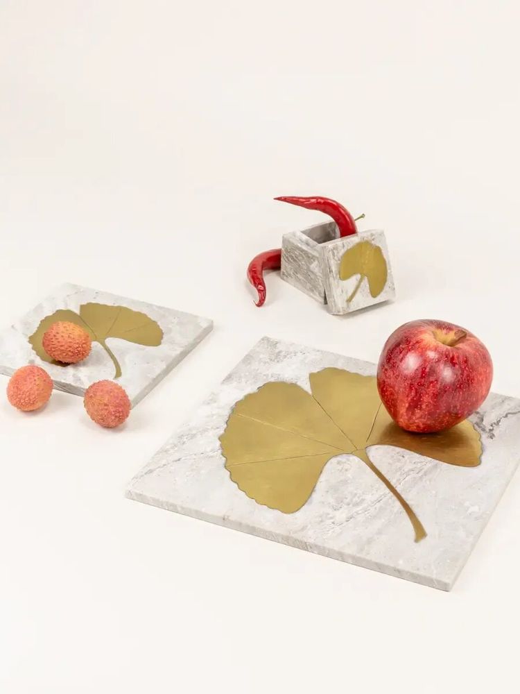 Glass - Trivet in green stone with brass ginkgo leaf - L INDOCHINEUR X RIVÊT