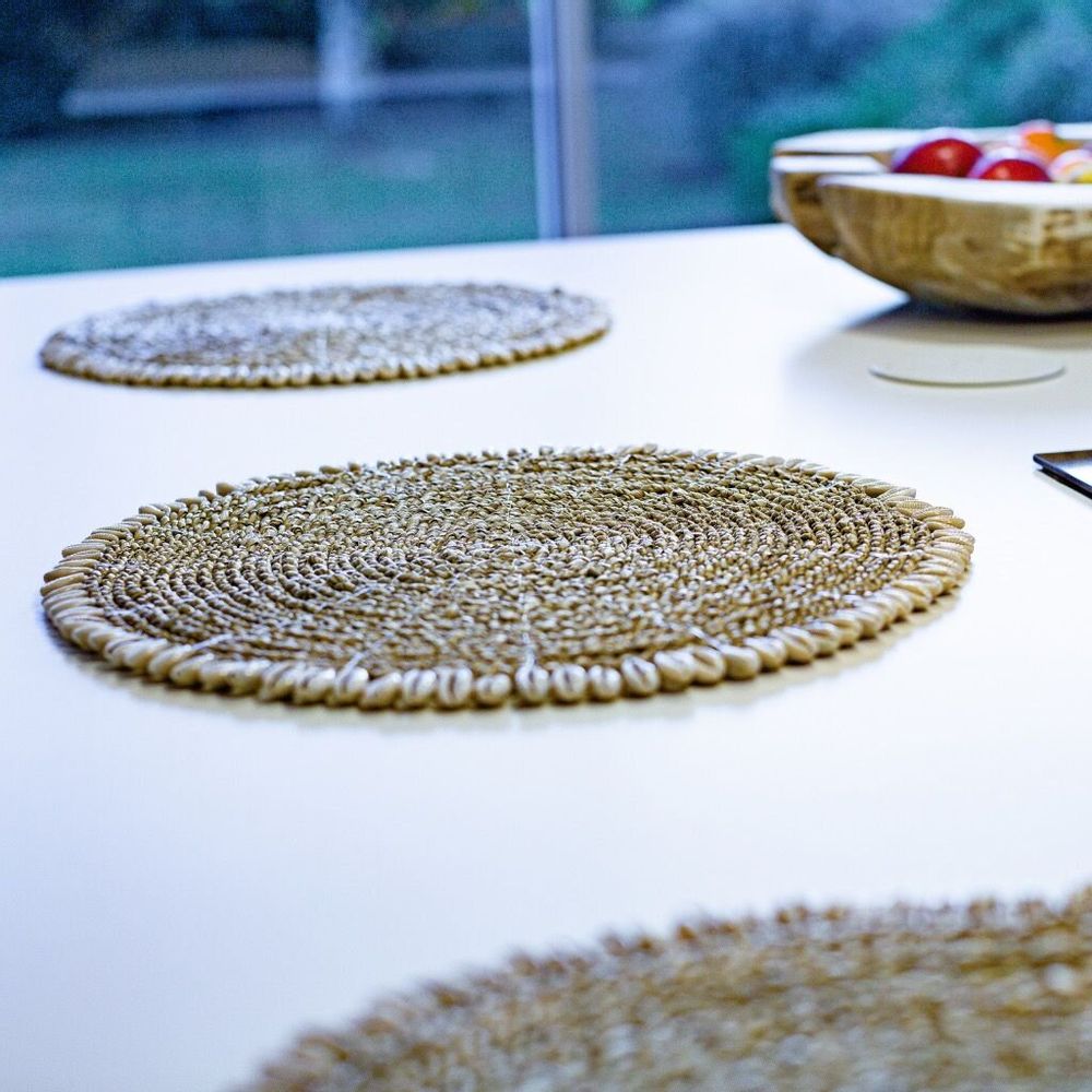 Placemats - CAURI - Cauri rattan and shell table set - HYDILE