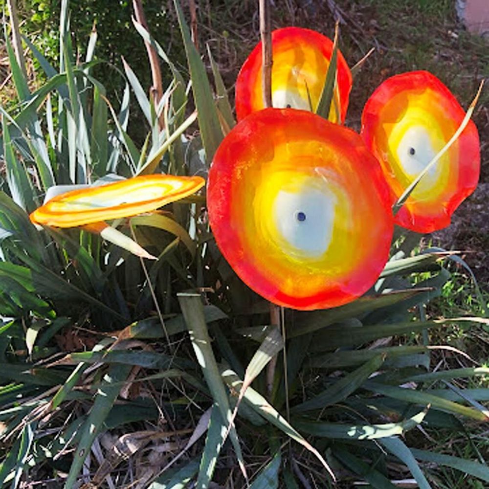 Accessoires de jardinage - Grande fleur tourbillonnante en verre jaune-orange (tige de 50 cm) - CARNEOL GLASS