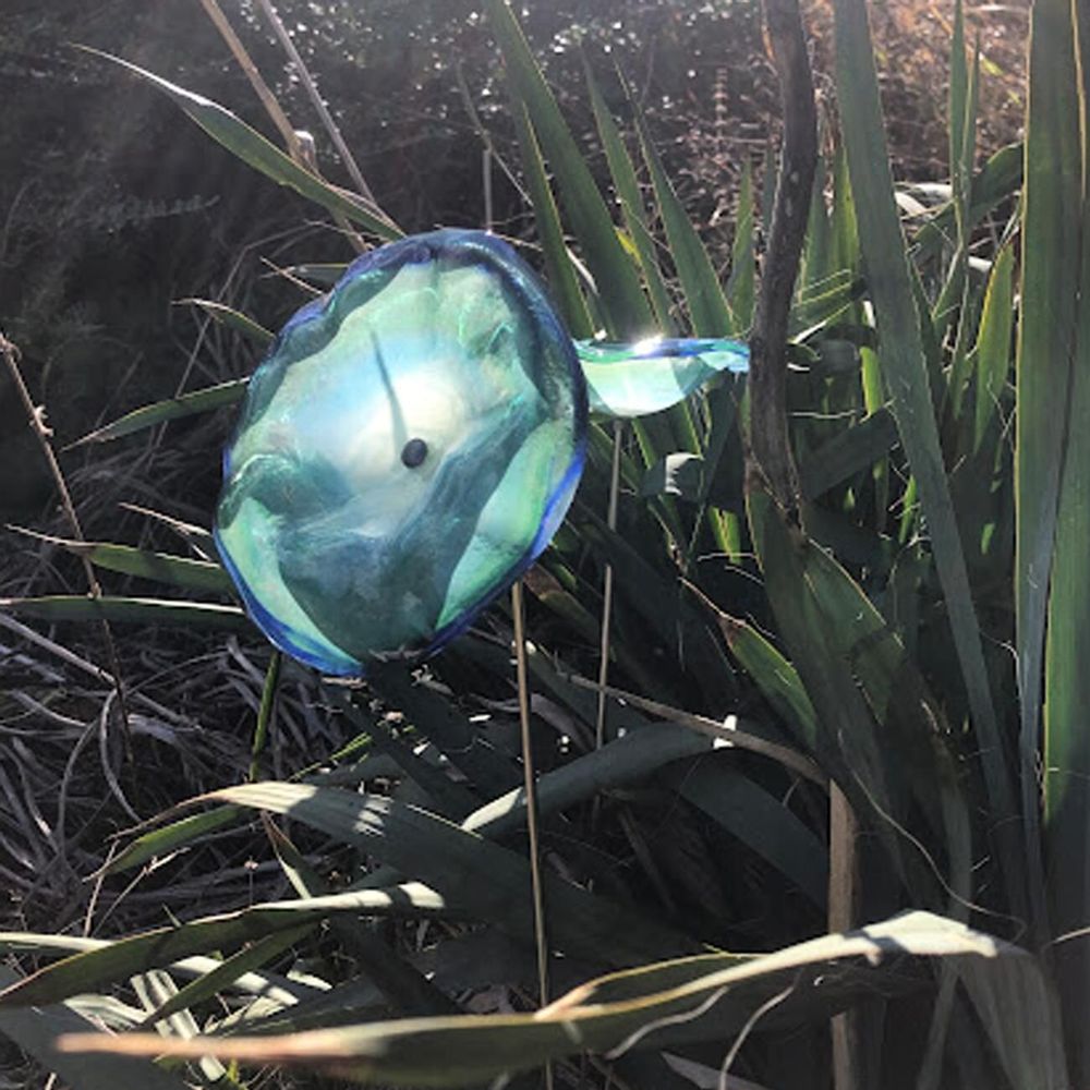 Garden accessories - Medium Blue-Green Glass Flower (50cm stem) - CARNEOL GLASS