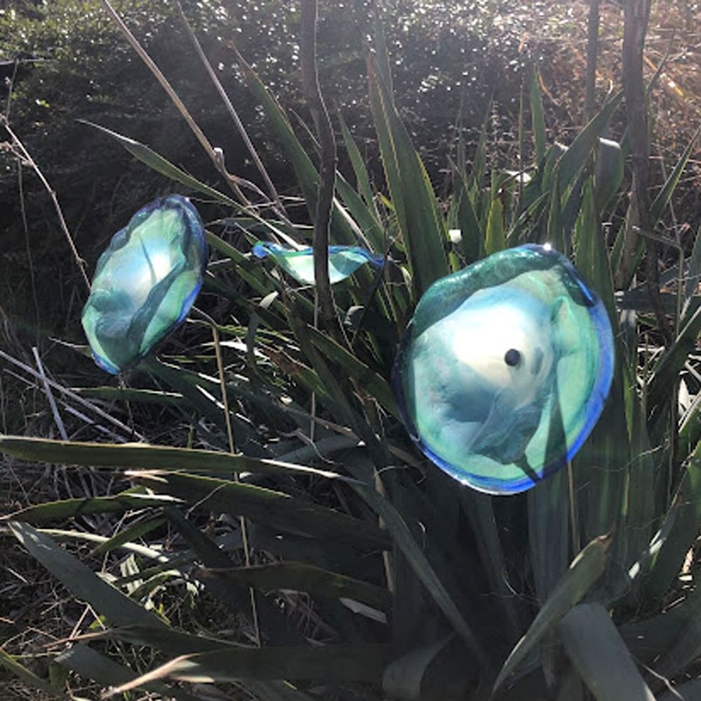 Garden accessories - Medium Blue-Green Glass Flower (50cm stem) - CARNEOL GLASS