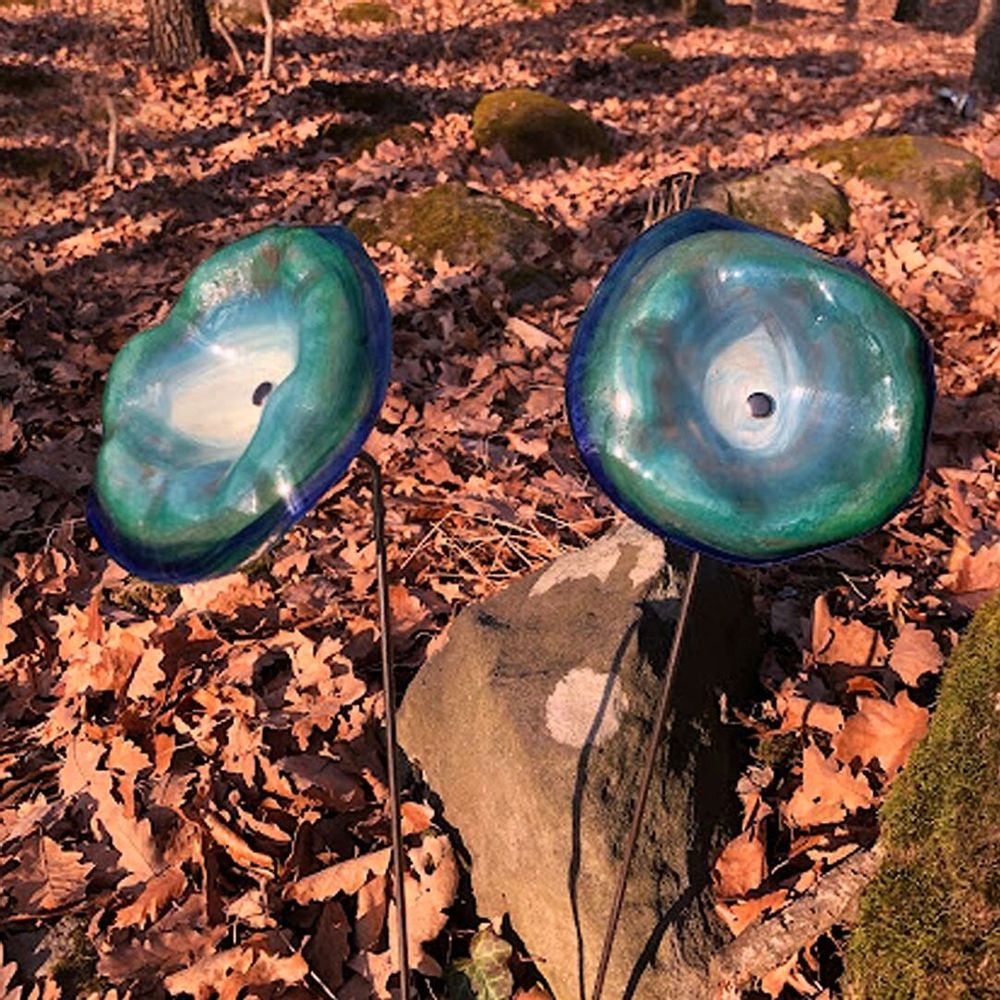 Garden accessories - Medium Blue-Green Glass Flower (50cm stem) - CARNEOL GLASS