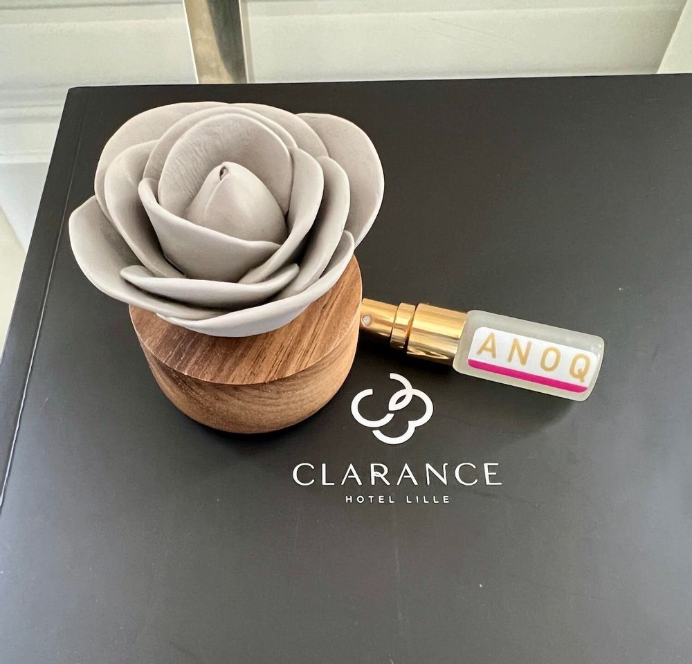 Décorations florales - Diffuseur de parfum Rose - Parfumeur en bois et porcelaine décoratif. - ANOQ