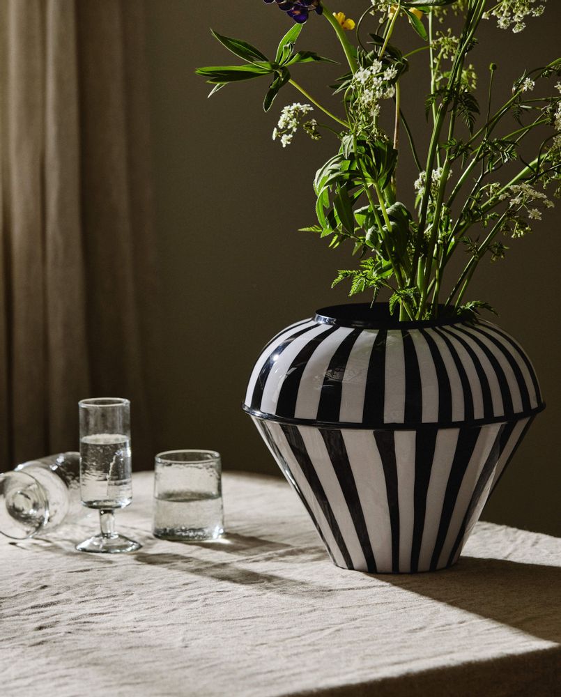 Vases - SIPURA vase - black/white - NORDAL