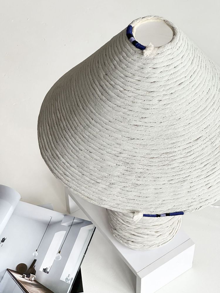 Lampes de table - Lampe de table Nava — Base en cordon de coton et finition patinée scul - PLETOSTUDIO