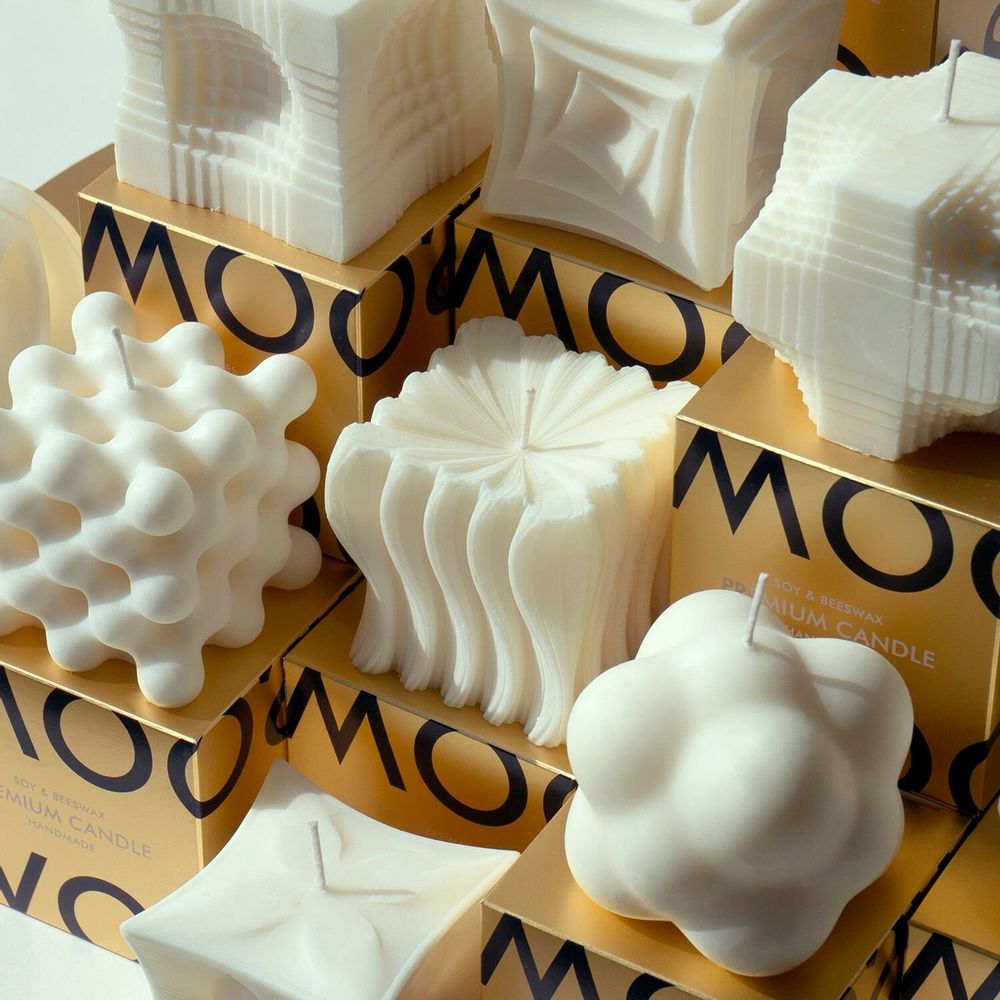 Candles - Scented sculptural Candle - packed in a golden box - WOOSM