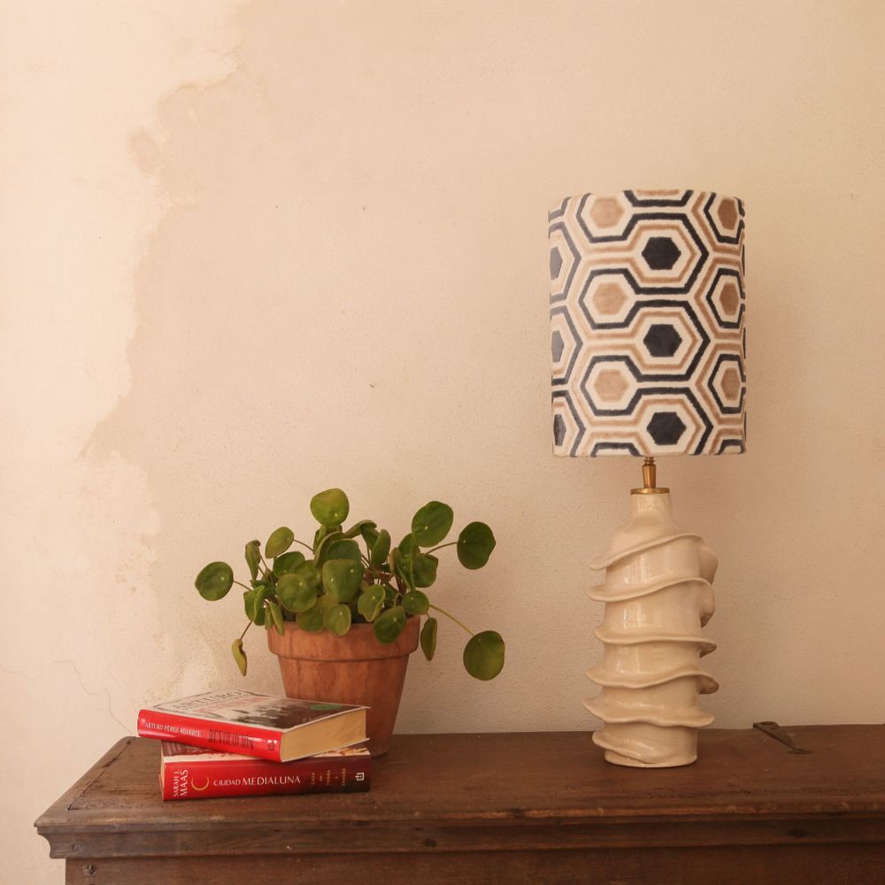 Lampes de table - Lampe de table unique Mini Waves en céramique émaillée blanche - STUDIO WILD ORANGE