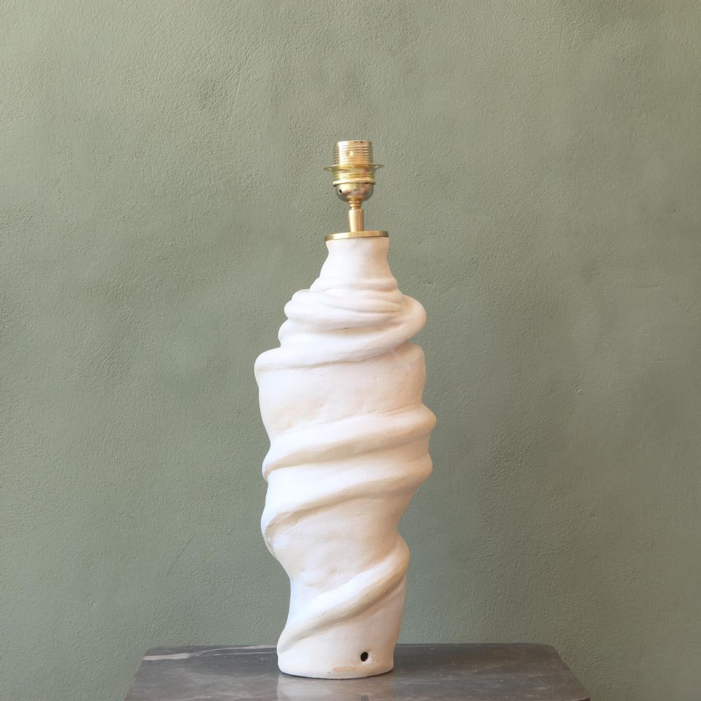 Lampes de table - Lampe en céramique Embrace, pièce unique fabriquée à la main - STUDIO WILD ORANGE