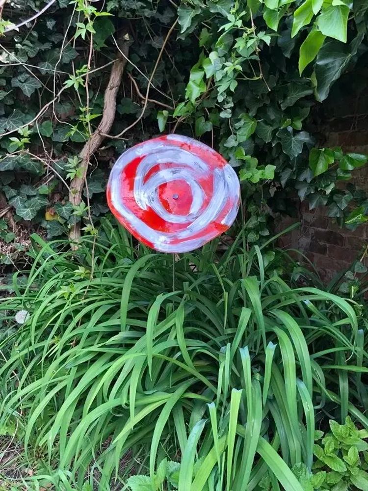 Floral decoration - Extra large glass flower for outdoors in red-orange-white - CARNEOL GLASS