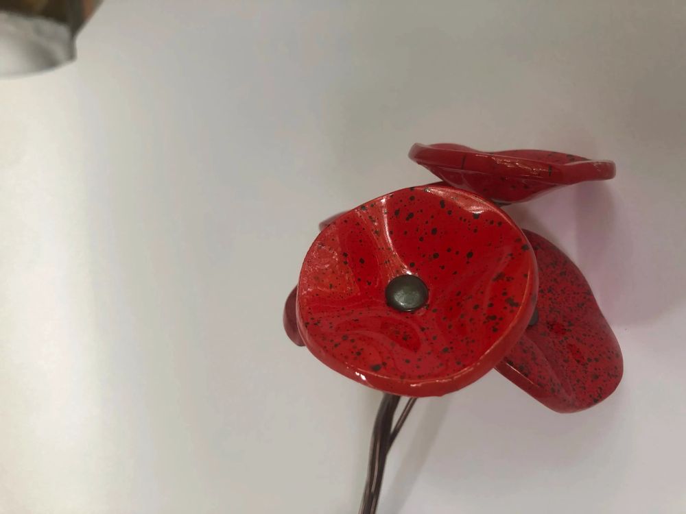 Floral decoration - Small Glass Flower For Outside In Red-Black On Flexible Stem - CARNEOL GLASS