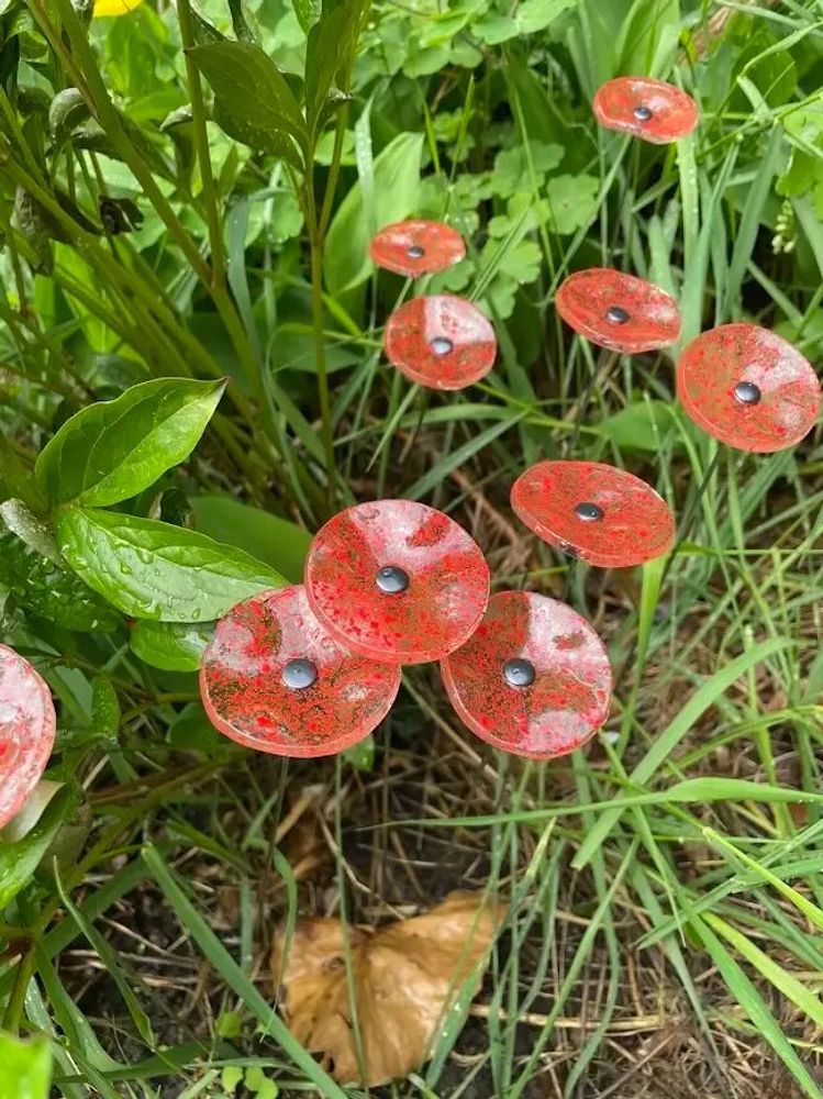 Floral decoration - Round small flower for outdoor use in transparent, red - CARNEOL GLASS