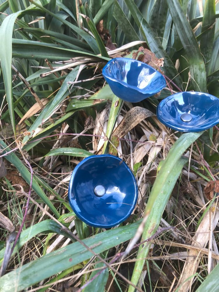 Floral decoration - Medium -sized glass calabel flower for outdoor in turquoise colour with 43 cm stainless steel stem. - CARNEOL GLASS