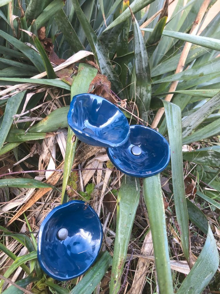 Floral decoration - Medium -sized glass calabel flower for outdoor in turquoise colour with 43 cm stainless steel stem. - CARNEOL GLASS