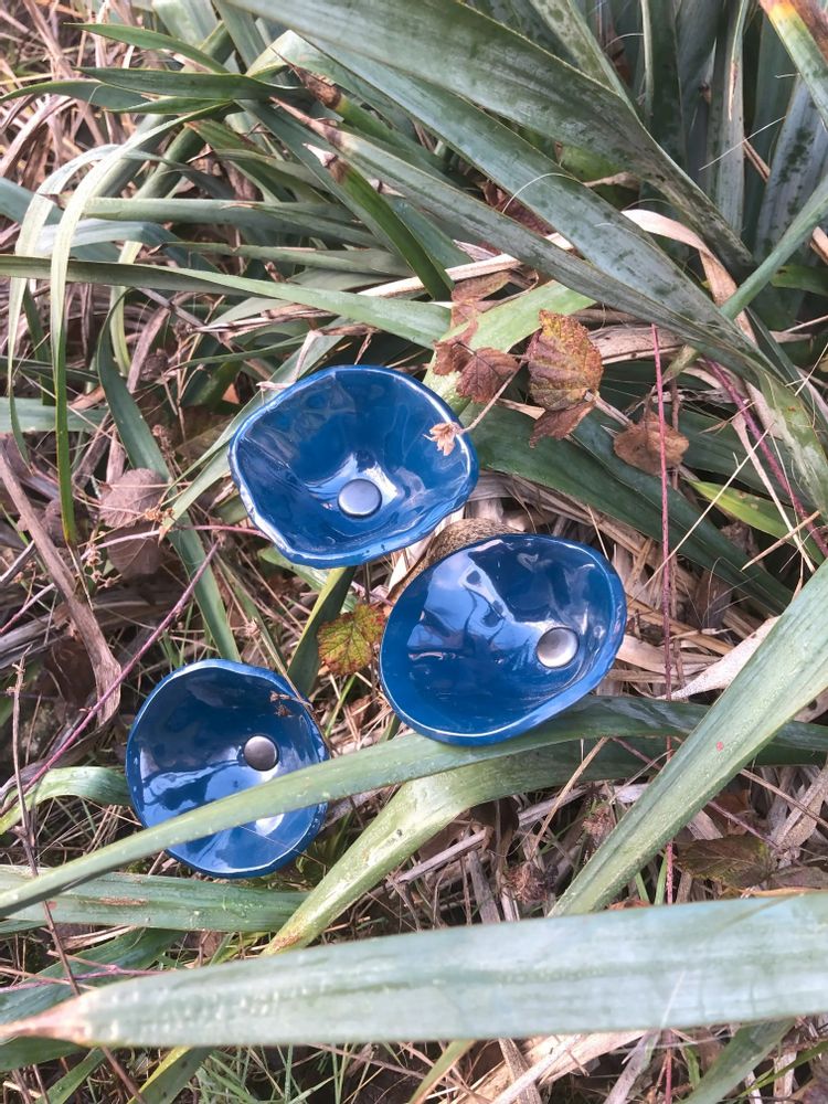 Floral decoration - Medium -sized glass calabel flower for outdoor in turquoise colour with 43 cm stainless steel stem. - CARNEOL GLASS