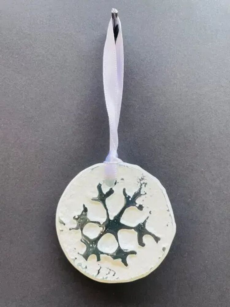 Christmas garlands and baubles - Small rustic Christmas hanger with snowflake - CARNEOL GLASS