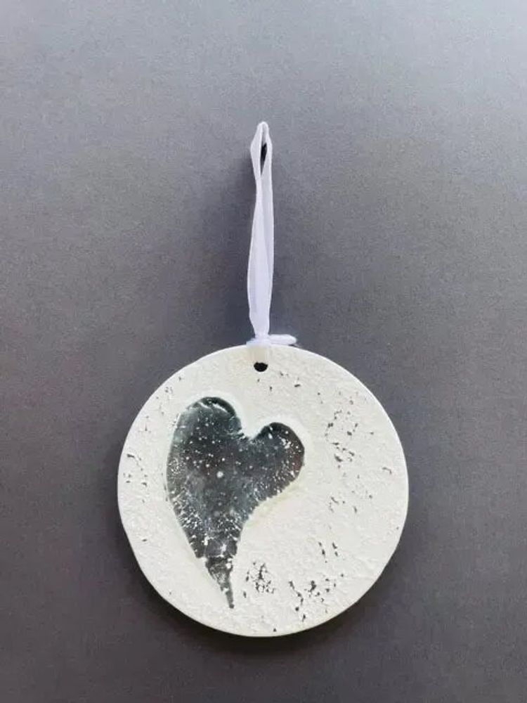 Christmas garlands and baubles - Large rustic Christmas hanger with a heart - CARNEOL GLASS