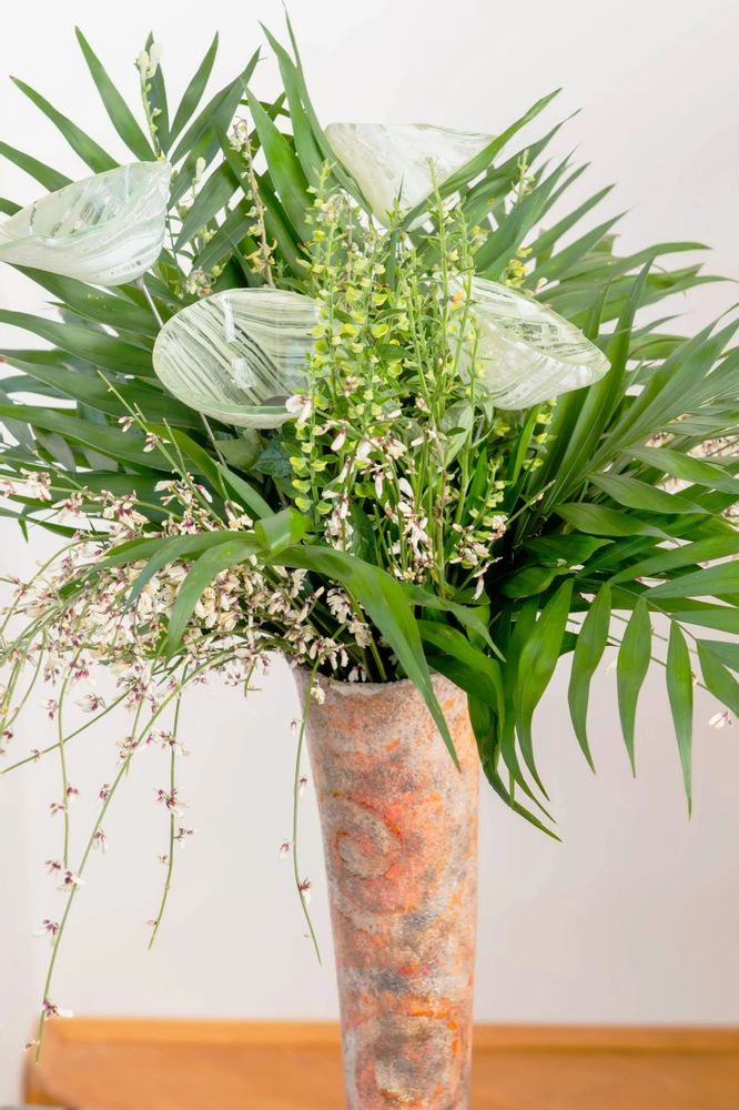 Floral decoration - Medium -sized glass calabel flower for outdoor in transparent-white colour with 43 cm stainless steel stem. - CARNEOL GLASS