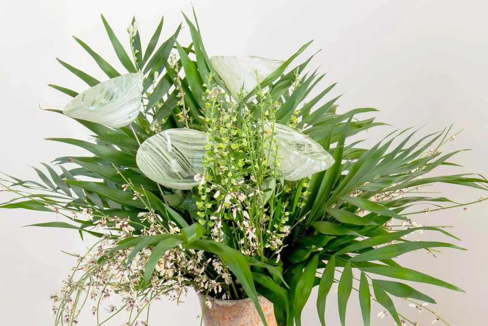 Floral decoration - Medium -sized glass calabel flower for outdoor in transparent-white colour with 43 cm stainless steel stem. - CARNEOL GLASS