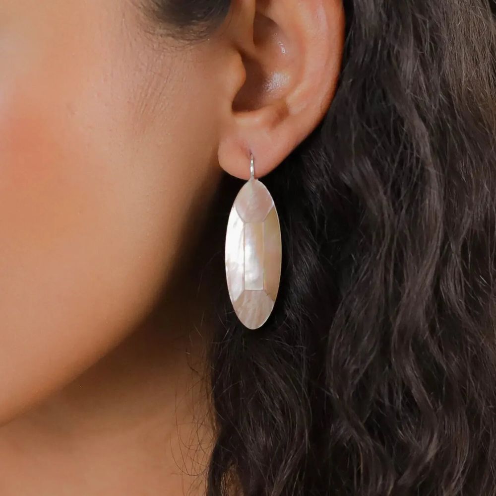 Bijoux - Boucles d'oreilles dormeuses nacre brune facettée - Skala - NATURE BIJOUX