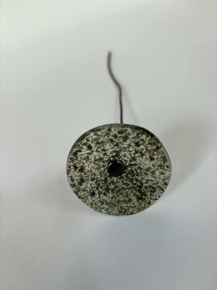Floral decoration - Small Glass Flower For Outside In Moss On Flexible Stem - CARNEOL GLASS