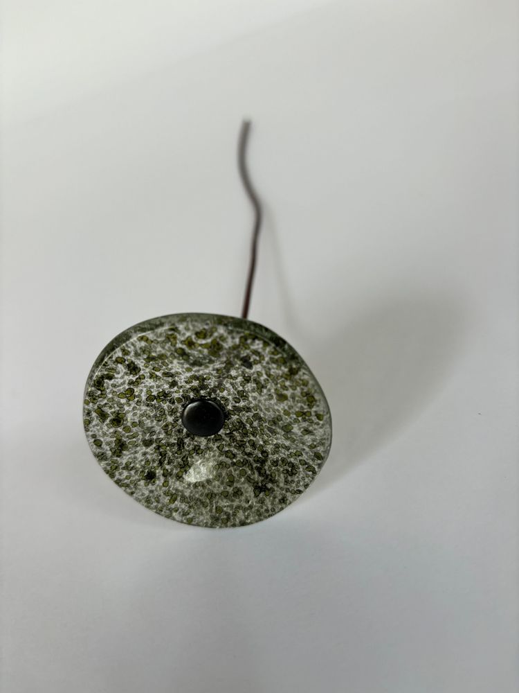 Floral decoration - Small Glass Flower For Outside In Moss On Flexible Stem - CARNEOL GLASS