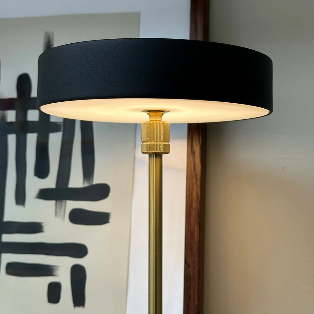 Lampes de table - Lampe de table LED rechargeable MOONLIGHT noire, laiton, marbre - DYBERG LARSEN