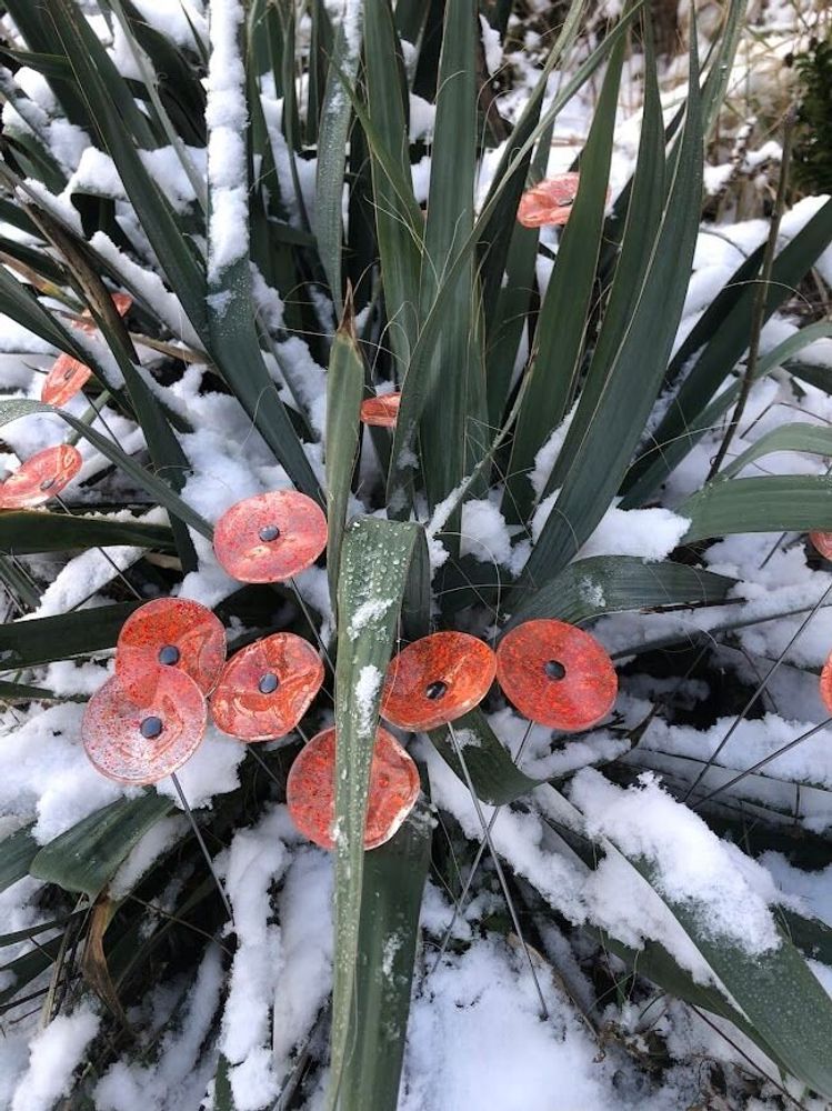 Floral decoration - Round small glass flower for outdoor use in transparent, orange, red colour with 43 cm stainless steel stem - CARNEOL GLASS