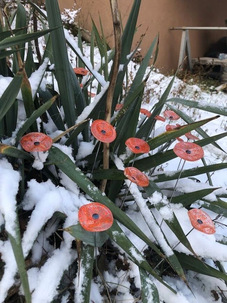 Floral decoration - Round small glass flower for outdoor use in transparent, orange, red colour with 43 cm stainless steel stem - CARNEOL GLASS