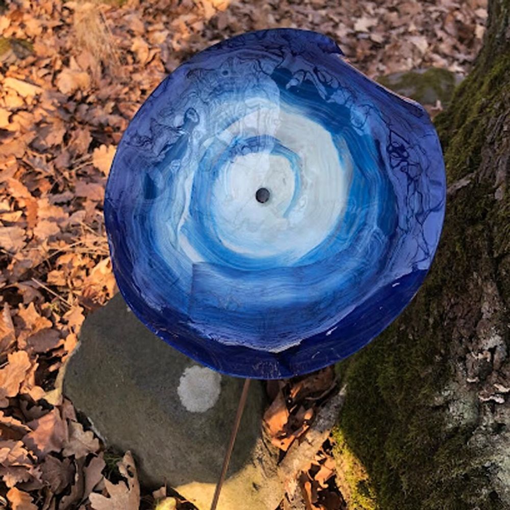 Floral decoration - Dark blue-white (large) swirling outdoor glass flower - CARNEOL GLASS