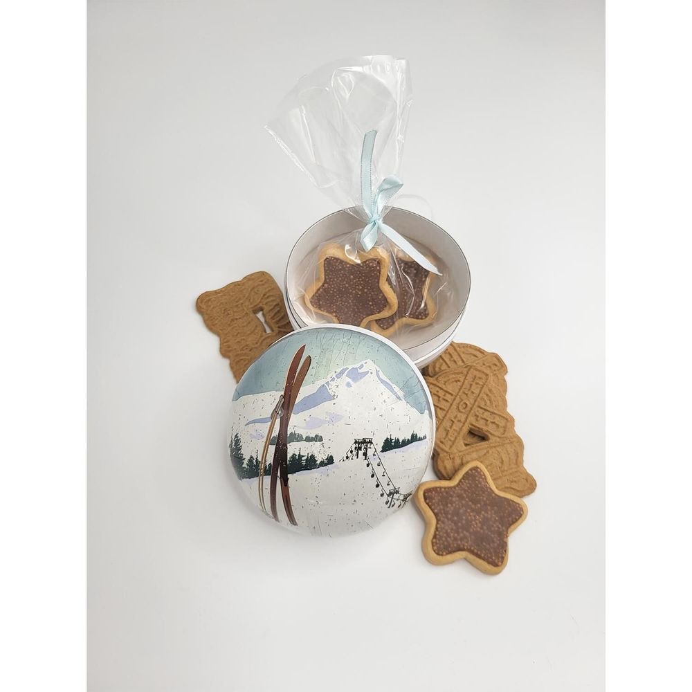 Christmas garlands and baubles - Cardboard Christmas Ornament 10 cm - 'Winter in the Mountains' - NESTLER GMBH FEINKARTONAGEN