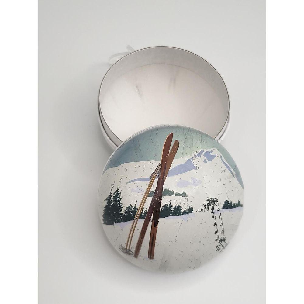 Christmas garlands and baubles - Cardboard Christmas Ornament 10 cm - 'Winter in the Mountains' - NESTLER GMBH FEINKARTONAGEN