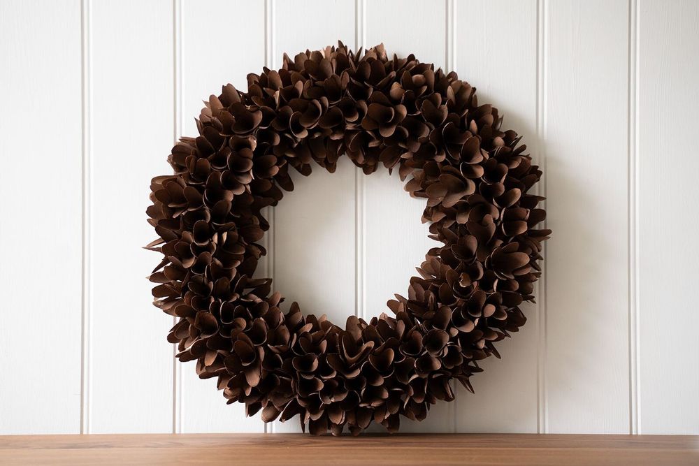 Objets de décoration - Dark Brown Wooden Wreath - WE LOVE SEASONS