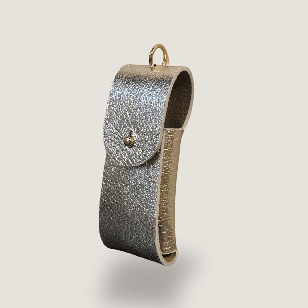 Petite maroquinerie - Amulette Lou – Bijou de sac chic et pratique en cuir - ATELIER BALTUS