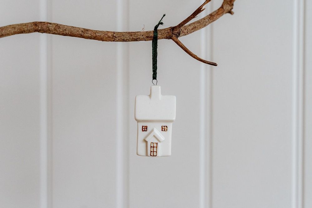 Christmas garlands and baubles - Ceramic Christmas House Tree Decoration - WE LOVE SEASONS
