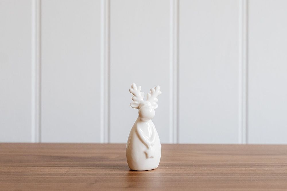 Other Christmas decorations - Small White Ceramic Reindeer - WE LOVE SEASONS