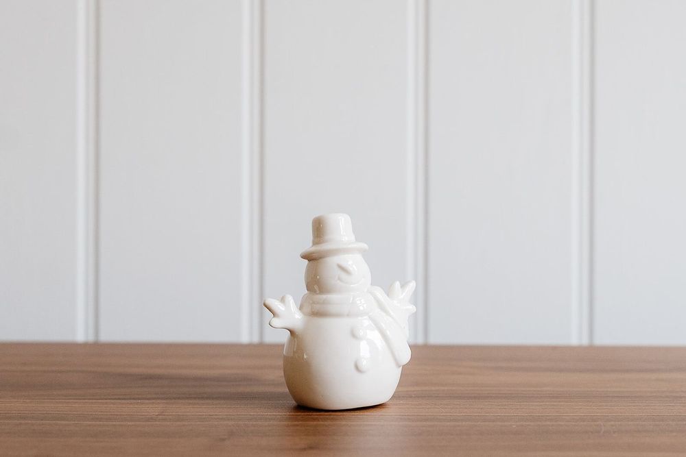 Christmas table settings - Small Ceramic White Snowman - WE LOVE SEASONS