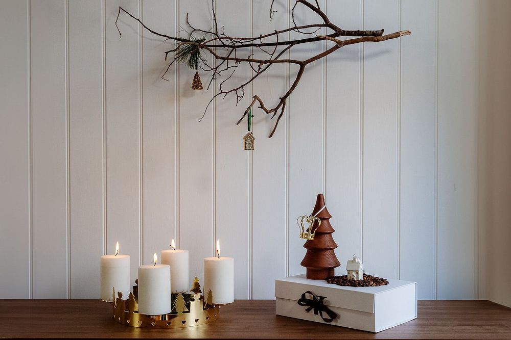 Christmas table settings - Wooden Medium Brown Christmas Tree - WE LOVE SEASONS