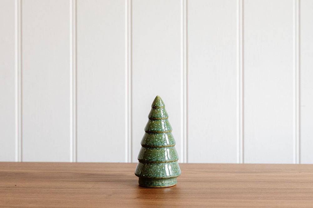 Christmas table settings - Ceramic Speckled Christmas Tree - WE LOVE SEASONS